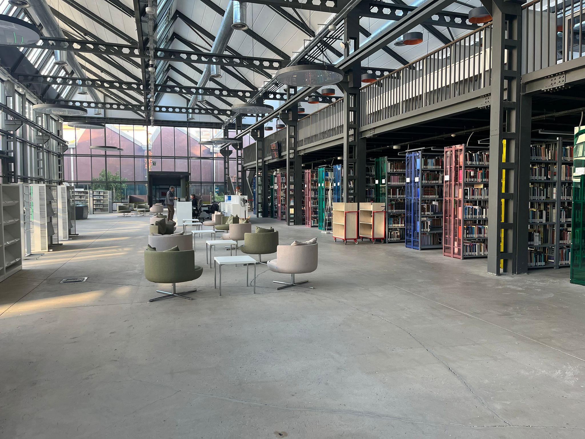 kutuphane2.jpeg (558 KB)